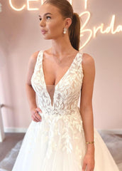 Elegant A Line V Neck Tulle Wedding Dresses with Appliques